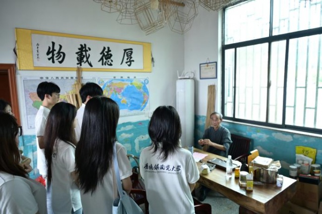 景德镇陶瓷大学“法治灯火,照亮许村”青马班暑期实践队 赴婺源县开展社会实践