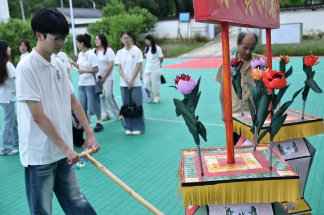 景德镇陶瓷大学“法治灯火,照亮许村”青马班暑期实践队 赴婺源县开展社会实践